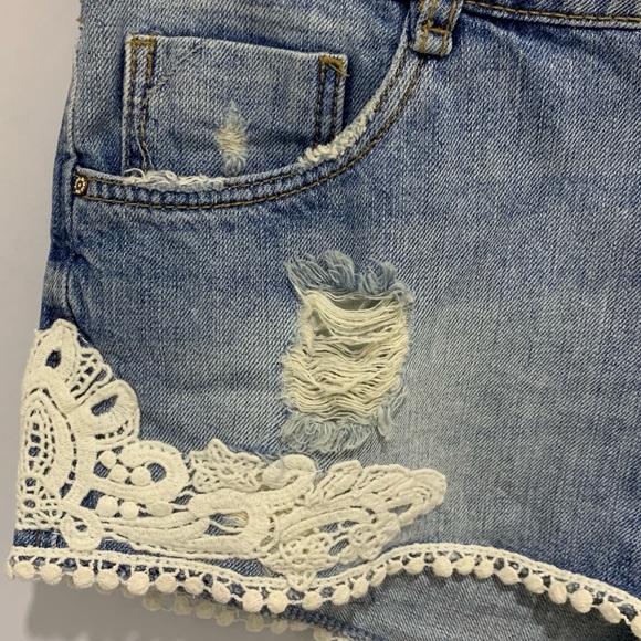 Zara Mid Rise Denim Crochet Shorts Blue Size 4 EUC - Picture 6 of 12